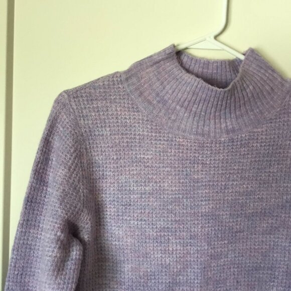 Women’s Old Navy Lavender Sweater Size Small - Picture 2 of 5